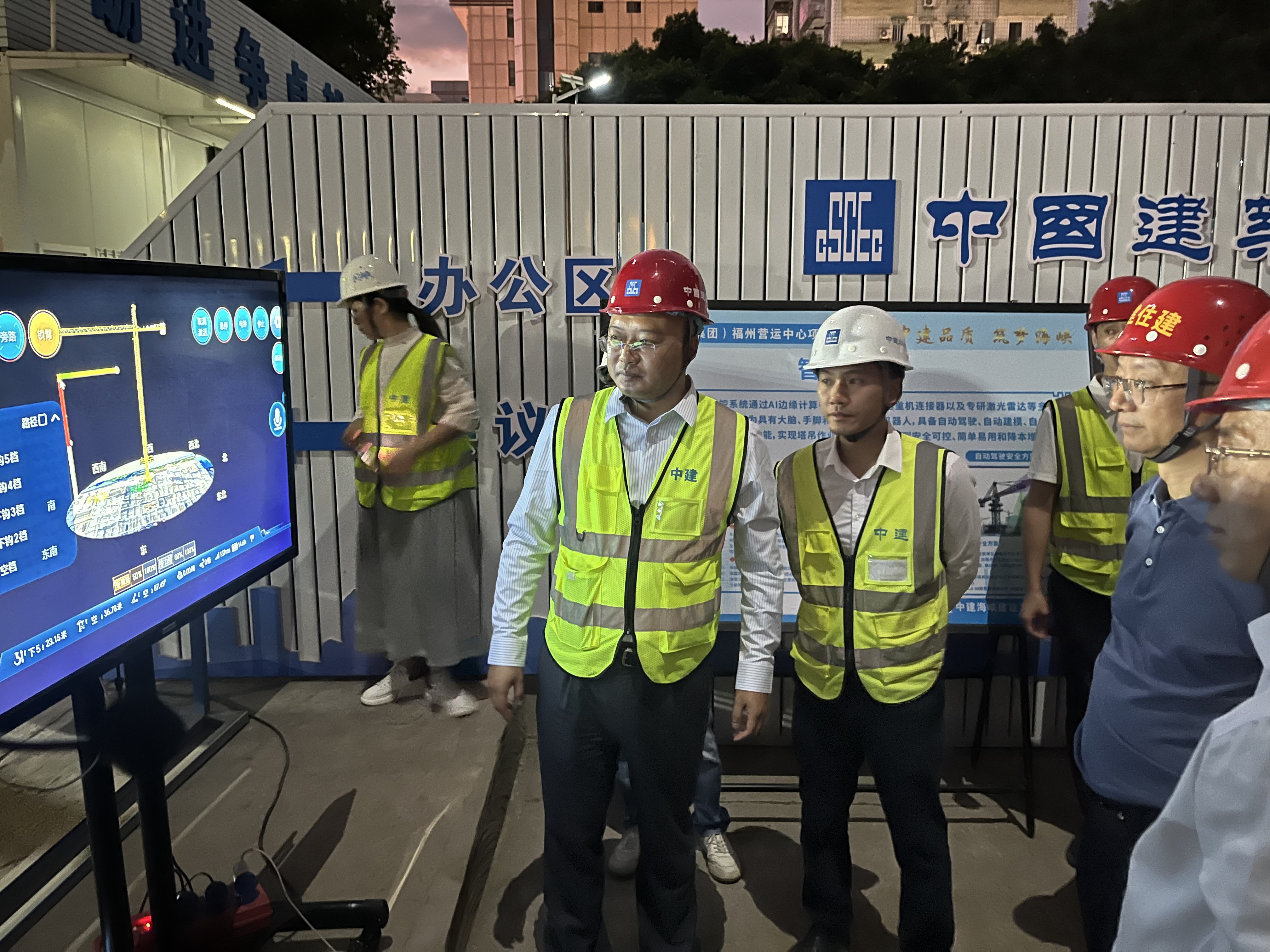 向“興”而行 智造未來(lái) 騰暉無(wú)人塔吊落地中建海峽興業(yè)銀行（集團(tuán)）福州營(yíng)運(yùn)中心項(xiàng)目