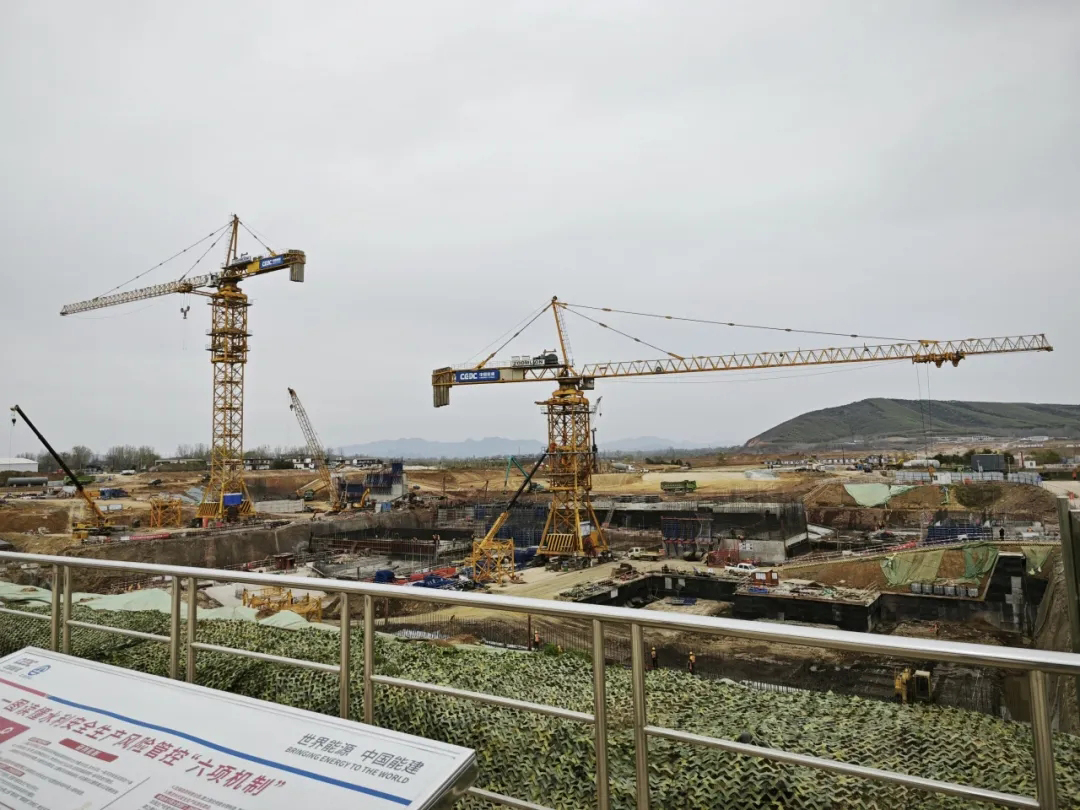 騰暉無人塔吊落地中國能建葛洲壩集團漢山水庫項目